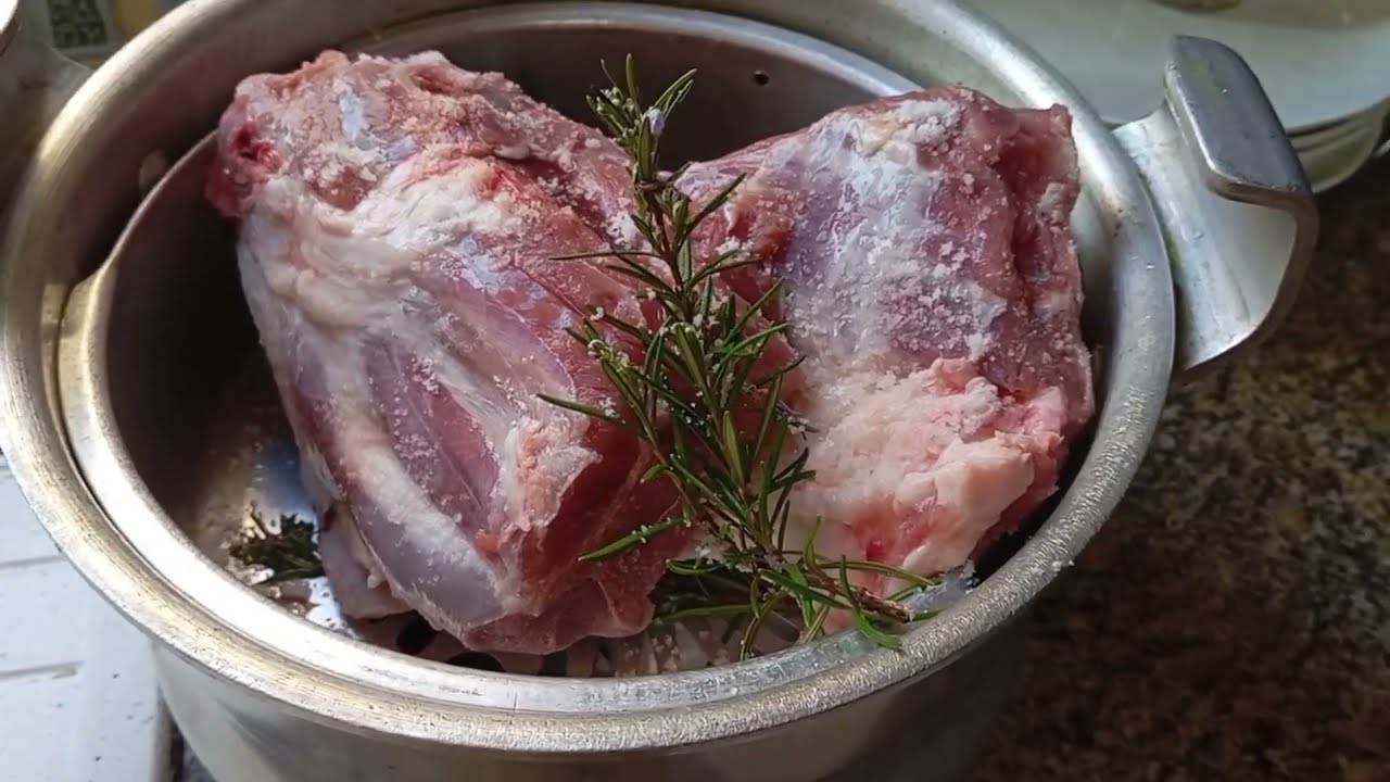 اللحم مبخر في الكوكوت مع بطاطس مشرملة بطريقة ساهلة وبسيطة ومذاق رائع جدا 😋🧑‍🍳🇲🇦