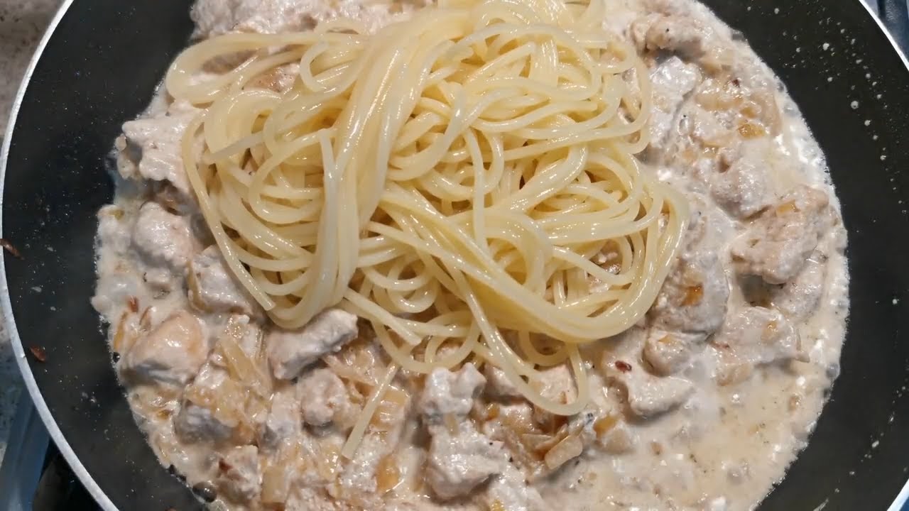 Паста с курицей на сковороде за 30 минут. Сливочная паста с курицей.