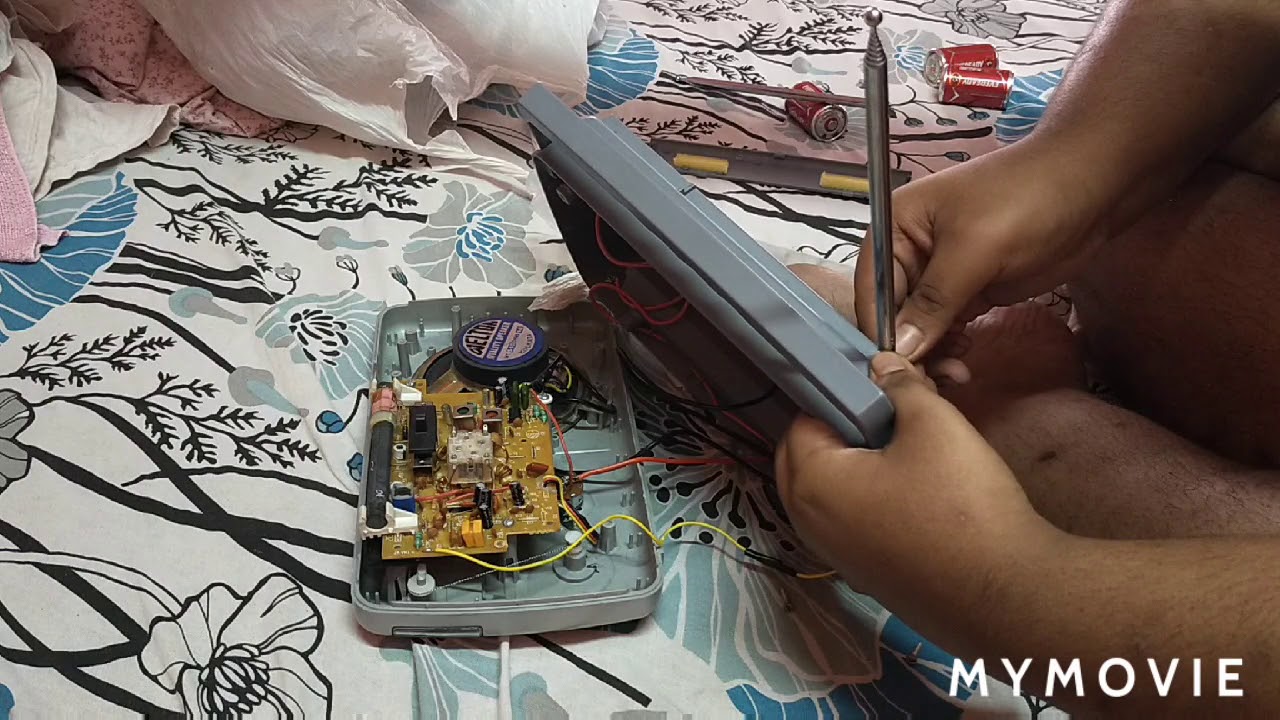 How to replace the antenna of Philips RL384 Radio
