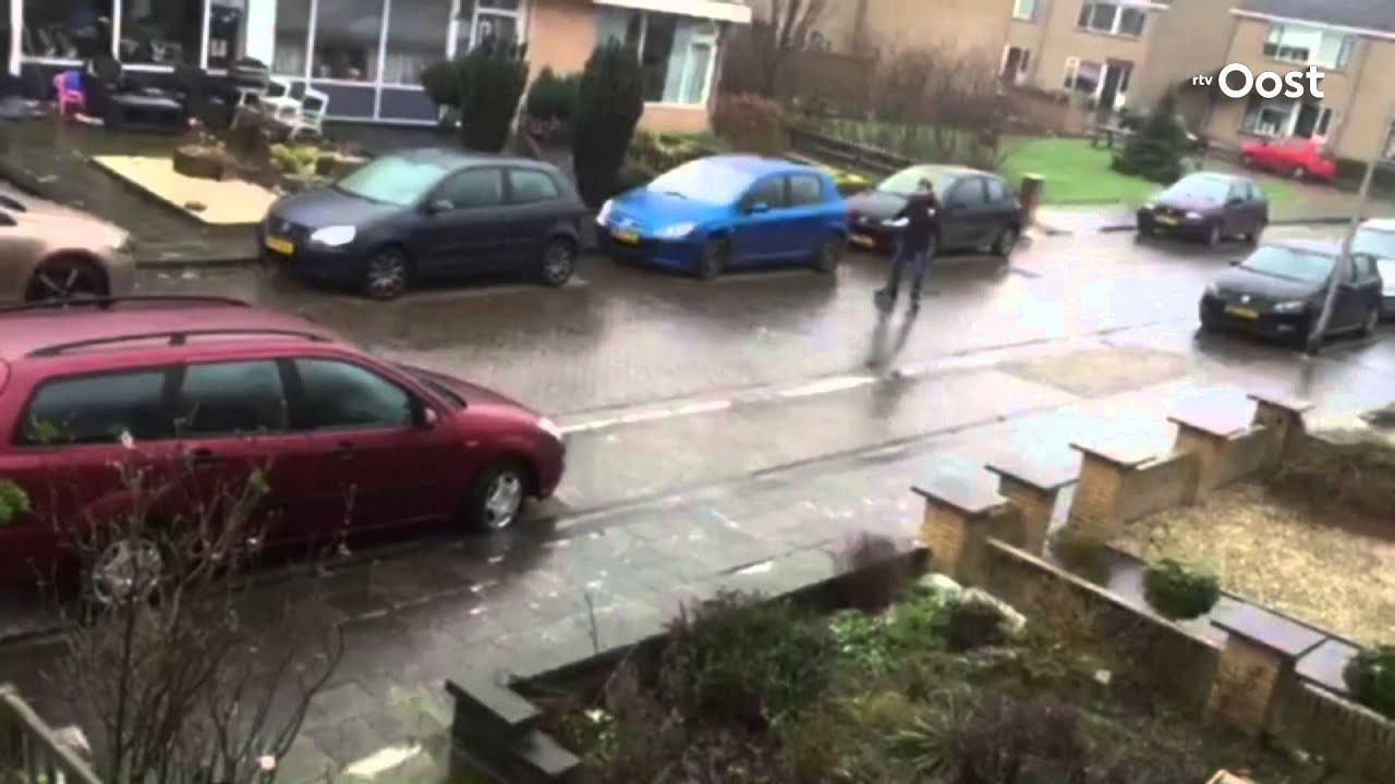 Spekglad in Overijssel: uitglijers, aanrijdingen en glibberpartijen