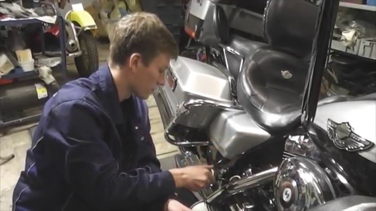 Замена масла. Меняем масло в Harley Davidson.