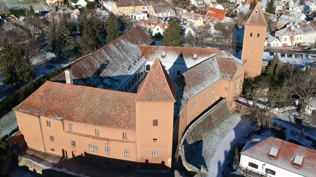 Kőszeg belvárosa téli látványfilm a földről és a magasból