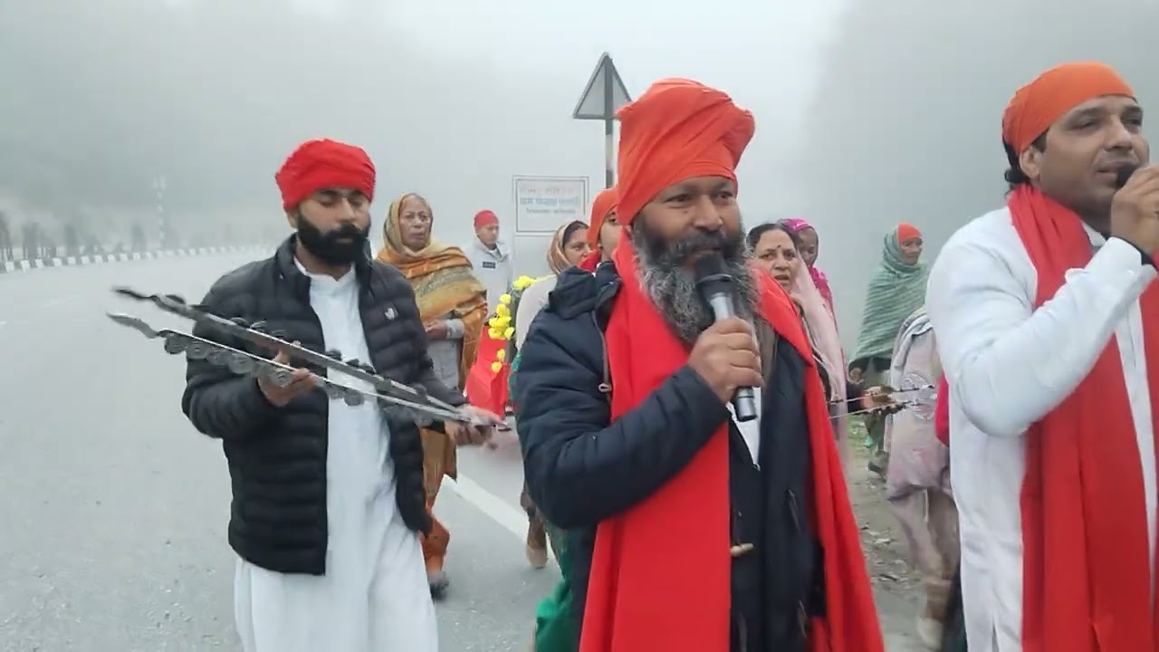 Dhan dhan satguru baba sh Guru Nanak Dev Maharaj Ji ki prabhat pheri at takoli Sahib jai ho