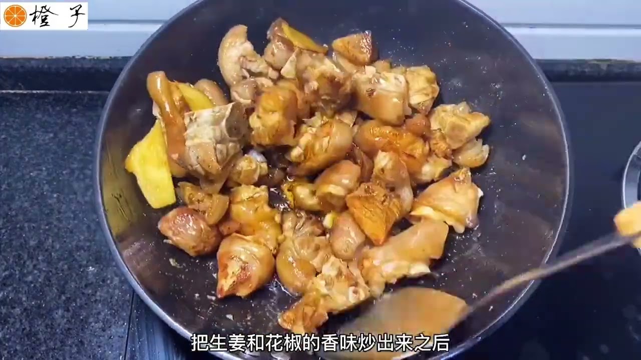软糯酥烂的猪脚火锅，配上酸酸甜甜的糖拌番茄，既解腻又解馋 #美食趣胃计划  #家常菜