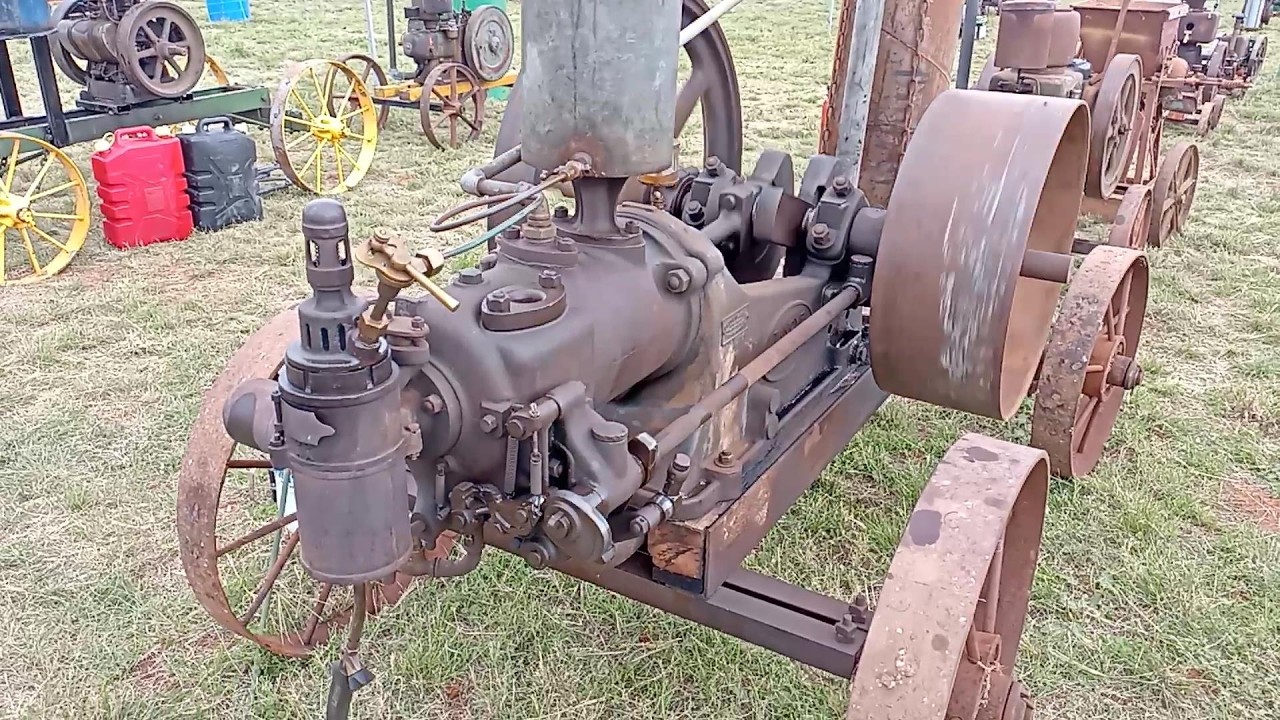 Vintage stationary engines running on the rally field