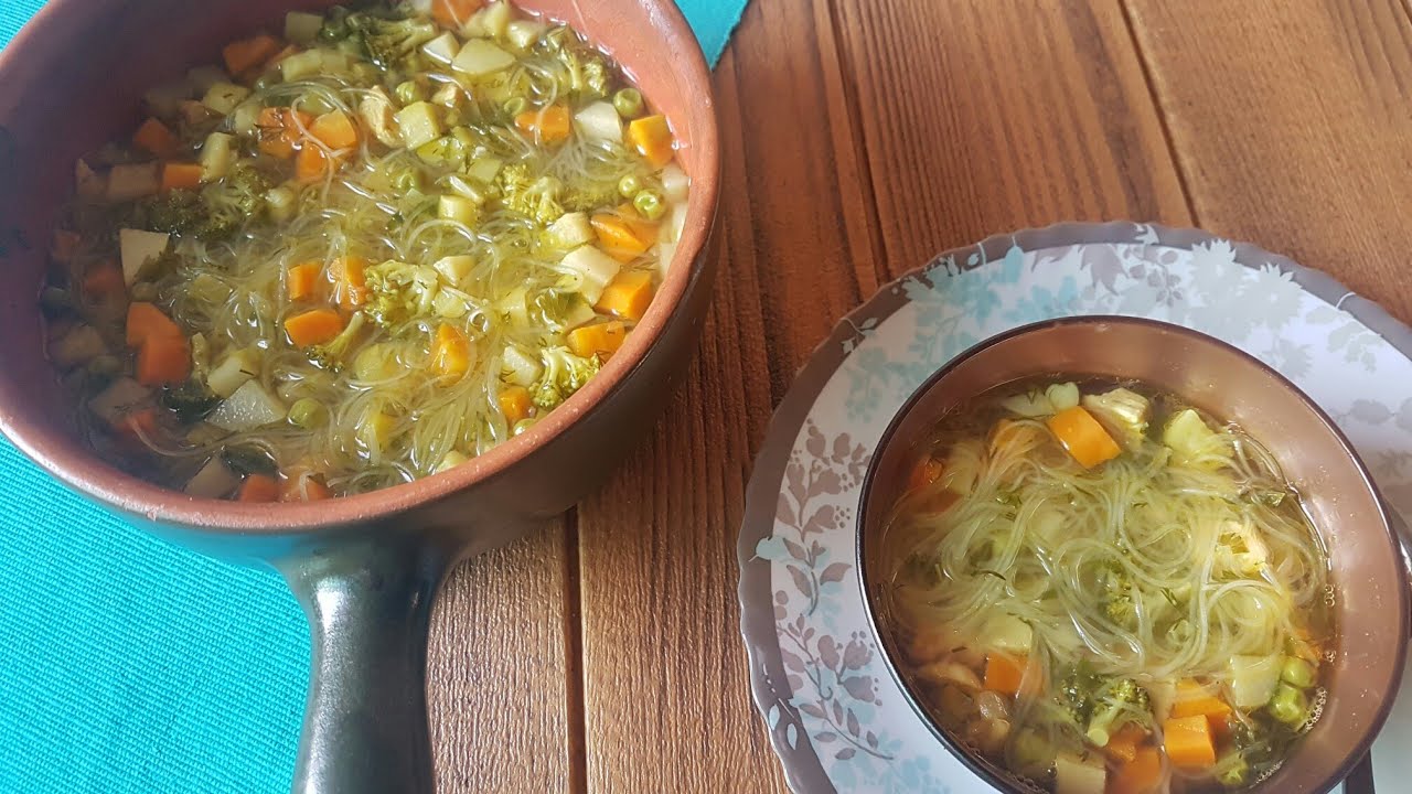 Soupe de légumes et nouilles chinoises شوربة الخضر بالشعرية الصينية