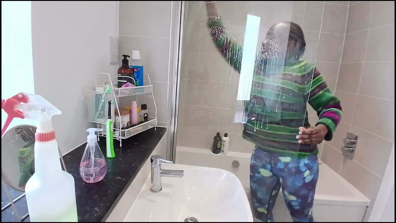 Clean with me//mental health chat