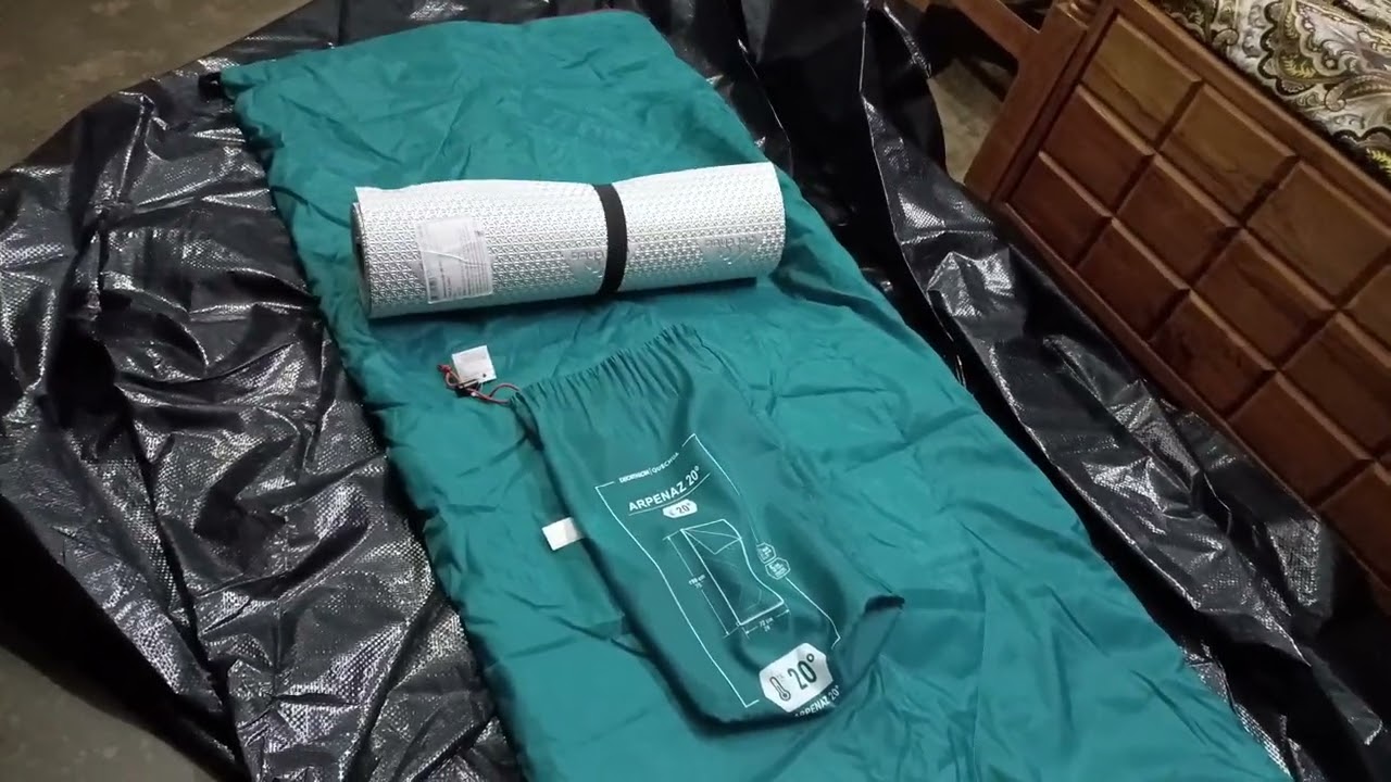 Unboxing Quechua waterproof tent floor mat, camping lamp, sleeping bag & forclaz trekking mattress