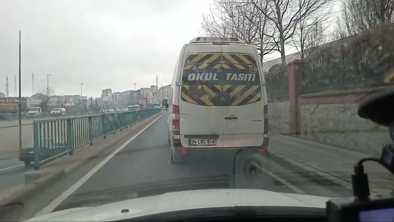 Yasak alanlara yapilan parklar yüzünden oluşan trafik sorunu 