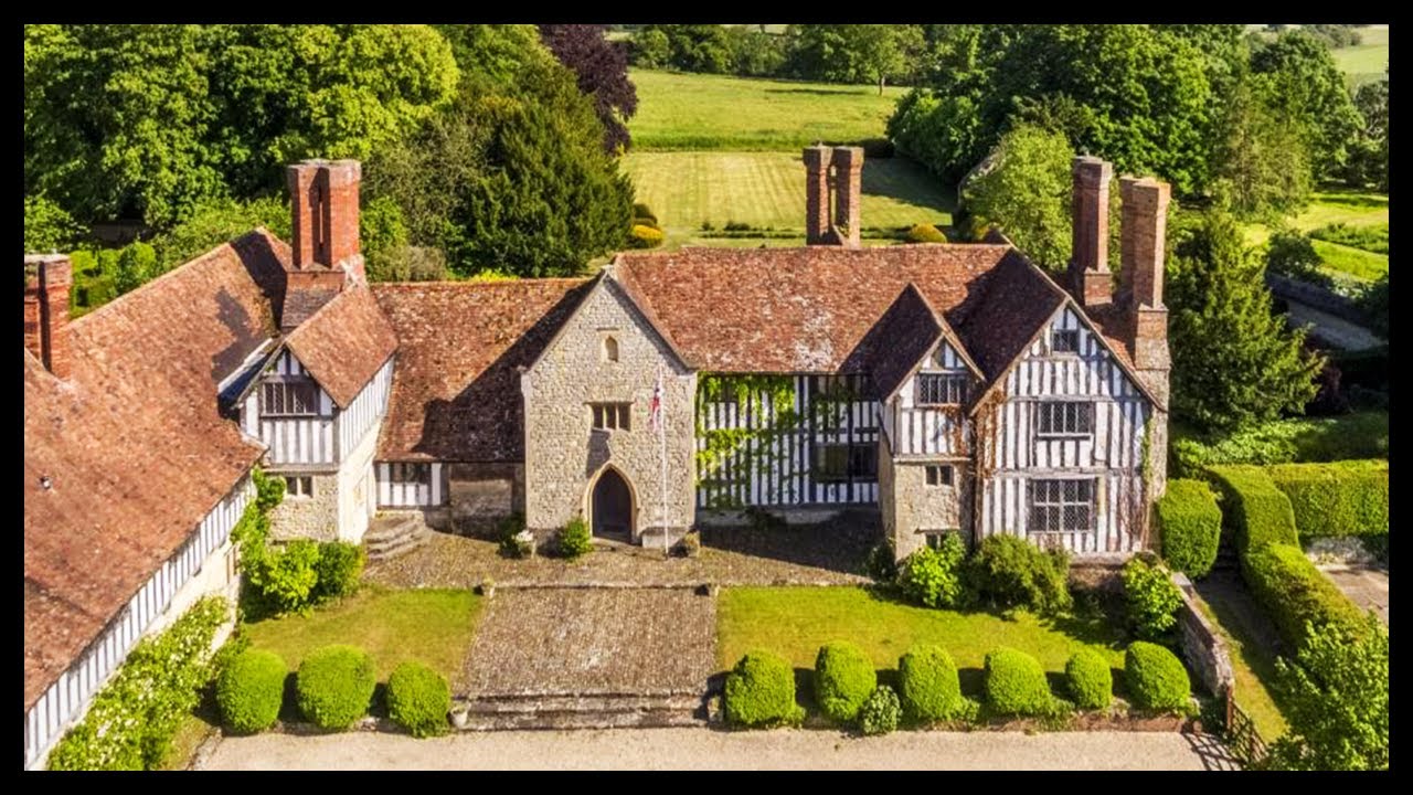 Medieval Manor House Long Crendon, Buckinghamshire, England