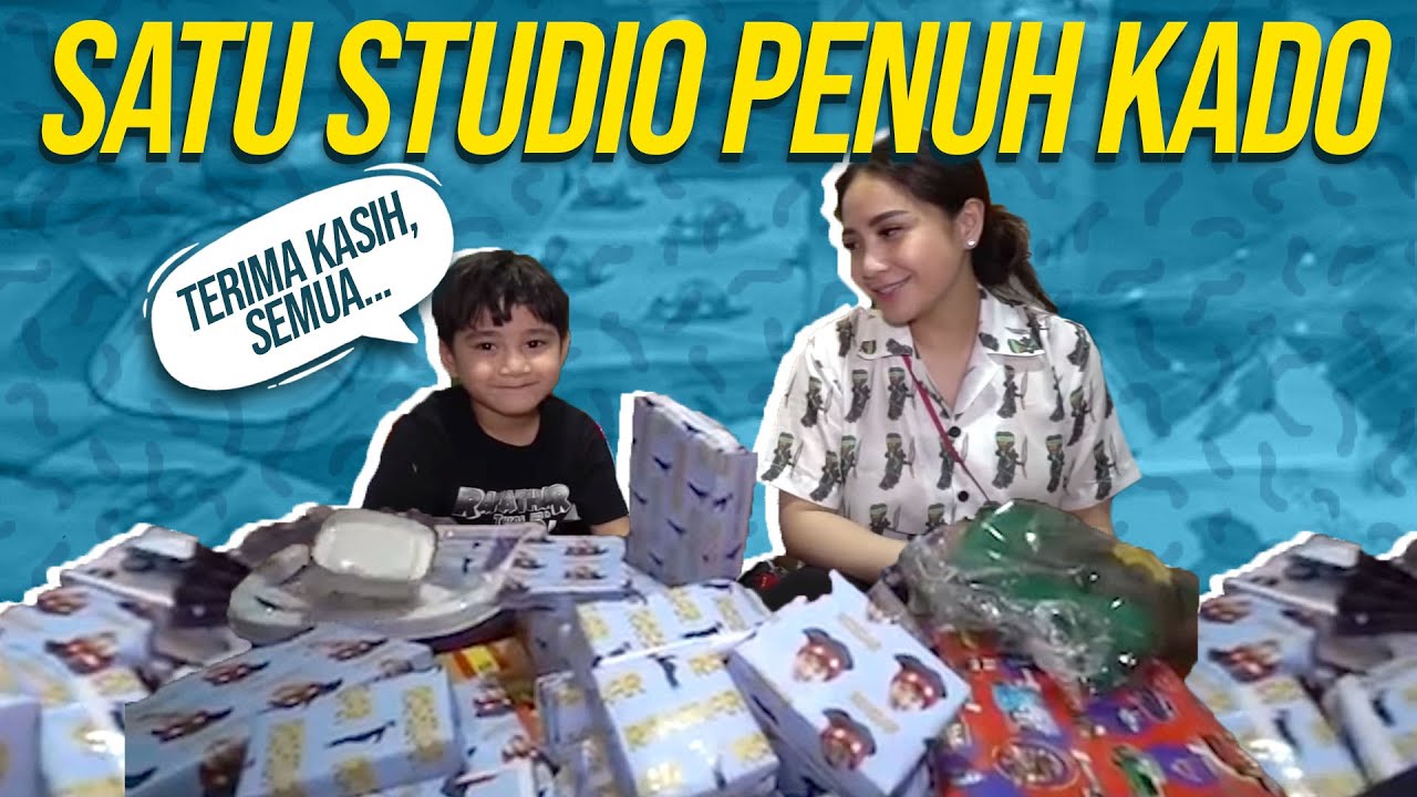 BONGKAR KADO RAFATHAR. SEMUANYA ADA DISINI!! DARI YANG KECIL SAMPE YAANG WOWWW!!!!!