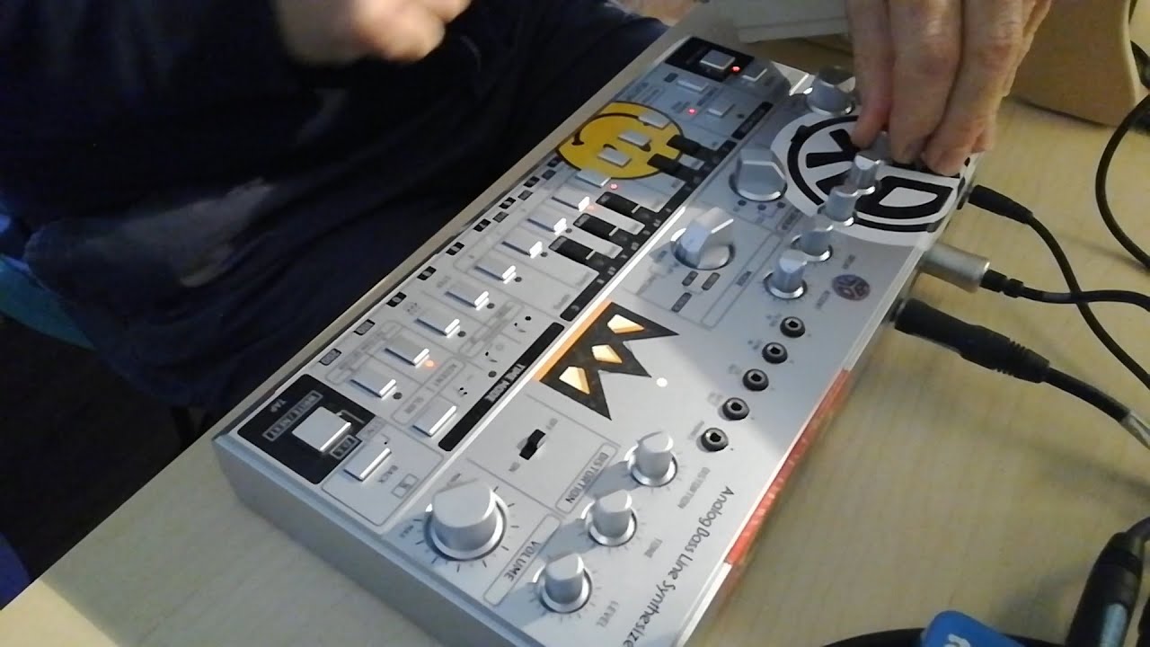 Goa trance with Behringer TD-3 and Roland TR-09 & SH-01a #303