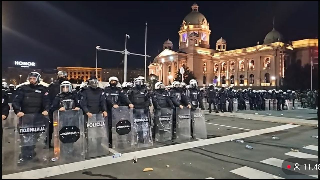 PROTEST ISPRED NARODNE SKUP&Scaron;TINE - DIJANA HRKA uživo!