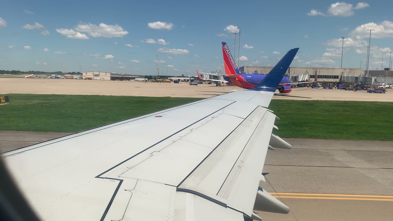 Delta Connection E175 Taxi & Departure from Louisville Muhammad Ali Int’l Airport