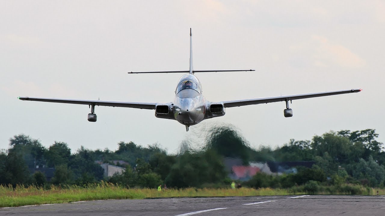 Incredible low pass by TS-11 Iskra SP-YBC (Piotrków Trybunalski Airport EPPT) Poland
