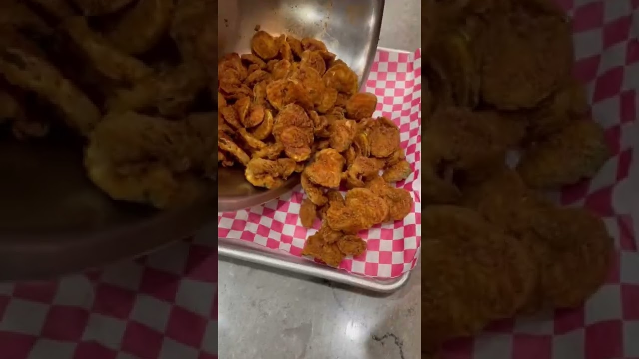 Crispy deep fried pickles 🥒