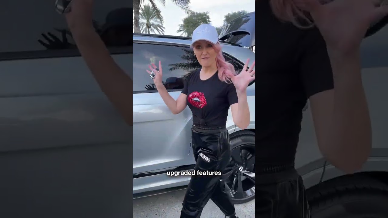 The Bentley Bentayga SUV has crystal vase headlights! 😍✨