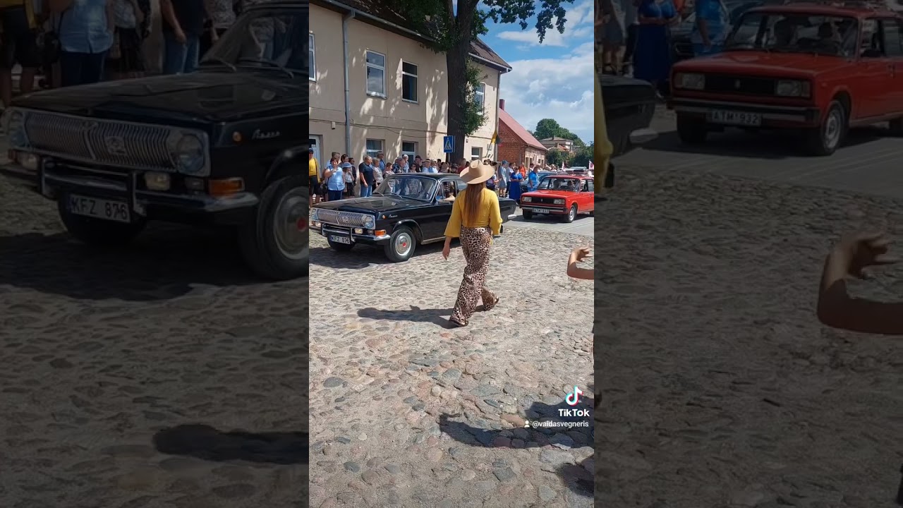 zagare,vysniu festivalis 2024-07-20,senoviniu automobiliu pasirodymas