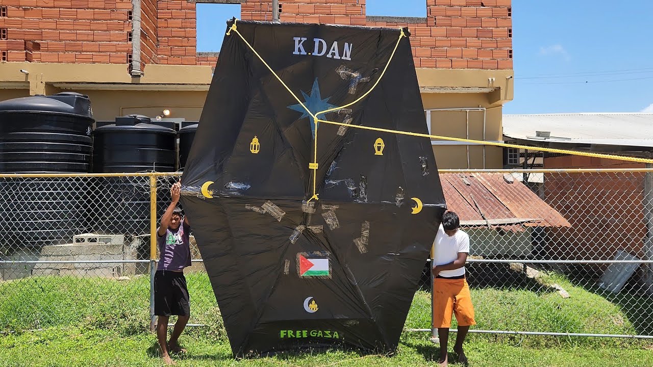 Giant kite struggle and eventual Flight at Icacos.