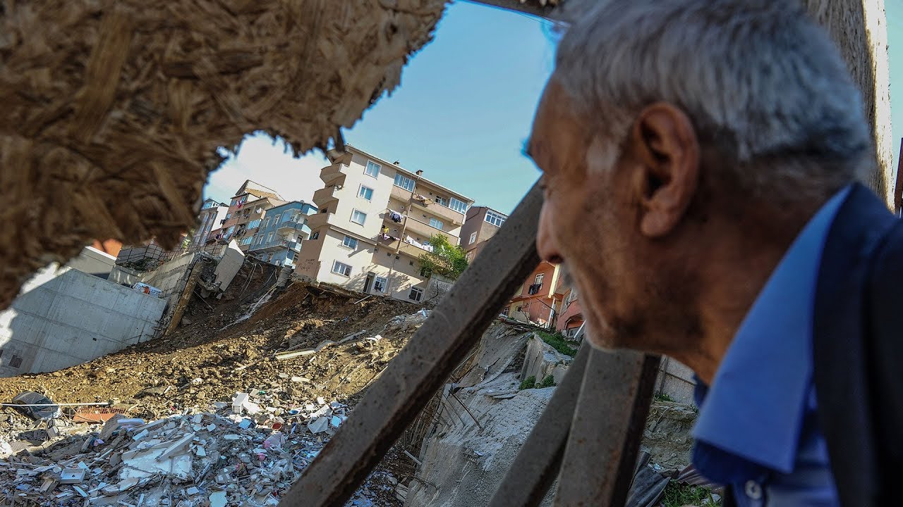 Kağıthane'de bina çöktü (Havadan görüntülerle)