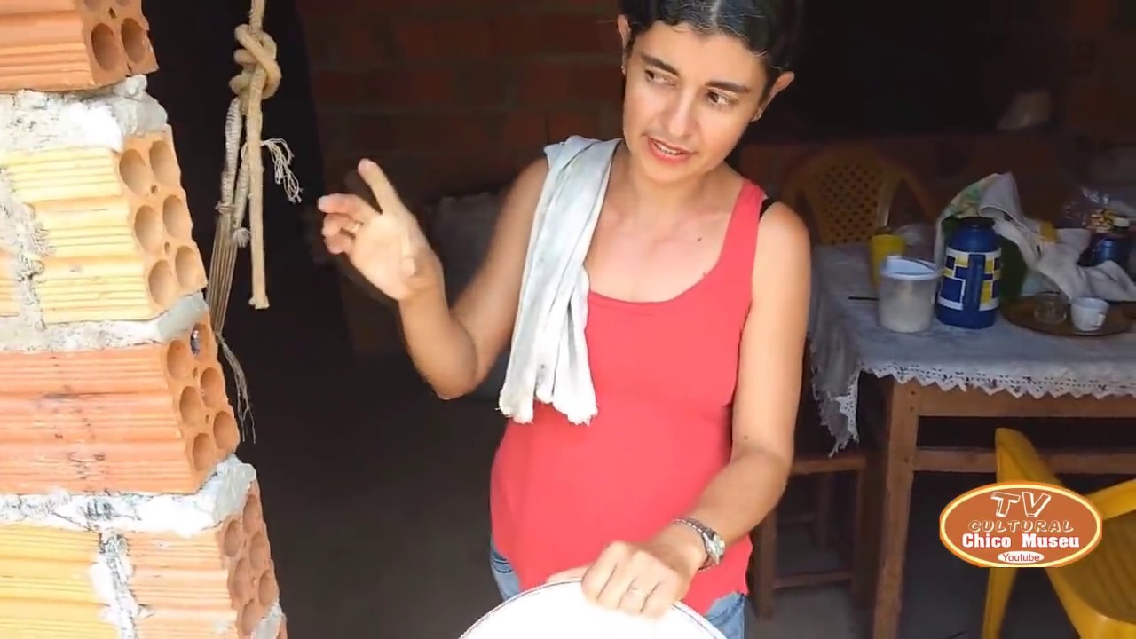 DONA CONCEIÇÃO DOS BALAIOS MOSTRA O AUMENTO DE SUA CASA E VAI BUSCAR ÁGUA NO POÇO