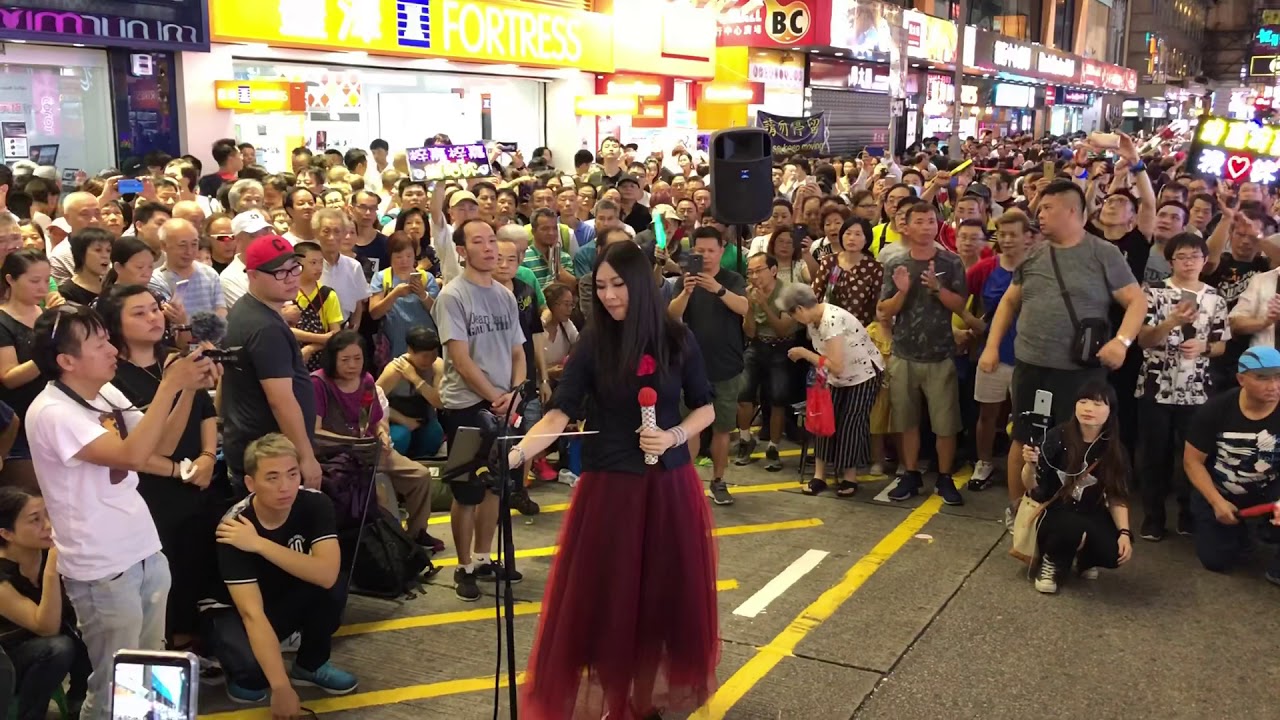 友誼之光「老師的小感言*見證歷史性的時刻*千人大合唱*感動旺角街頭。」(2018-07-29）中國香港歌手彭梓嘉
