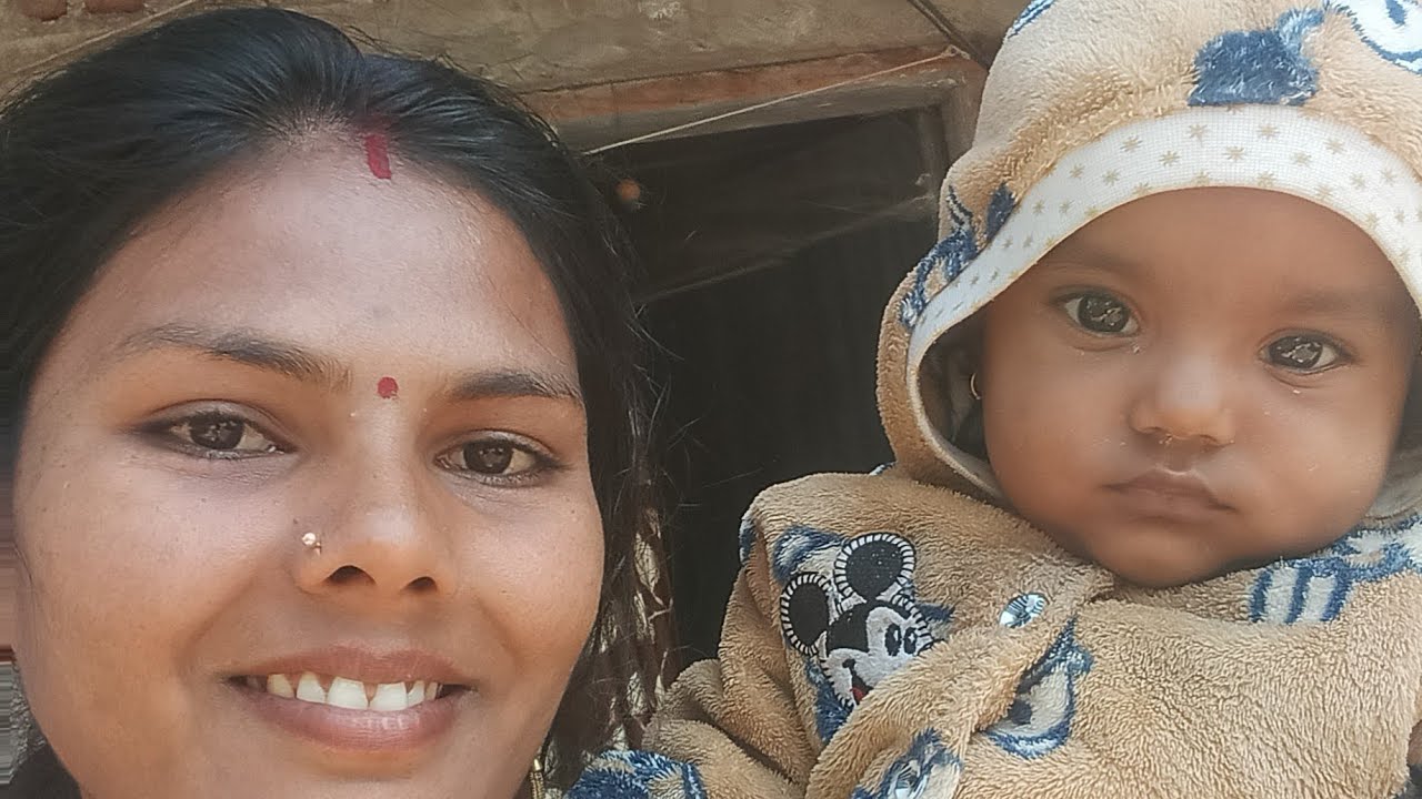 तर आज आम्ही गेलो होतो सिल्लोडला जाहिरातीसाठी स्वामिनी बघा आईपाशी कशी खेळत होती