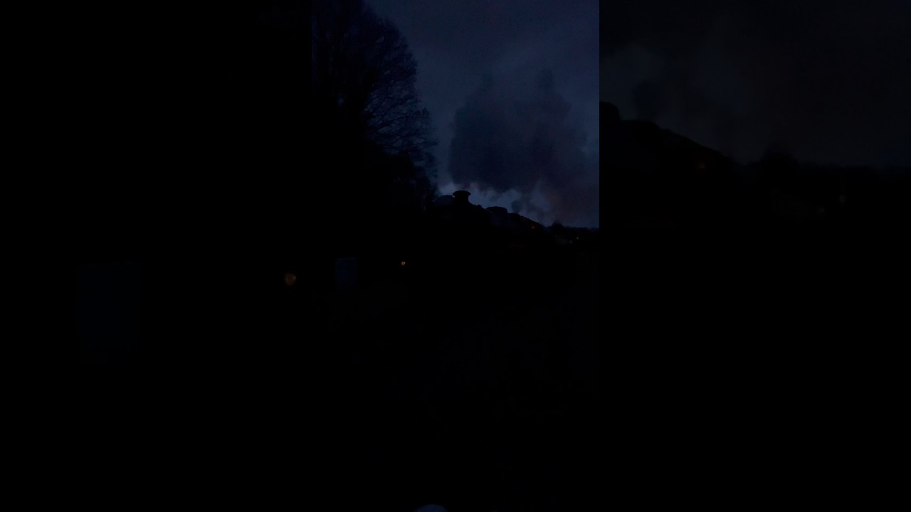 LMS Black 5 no. 5428 &lsquo;Eric Tracey&rsquo; passes over Newbridge foot crossing on the NYMR 30/12/23 #trains