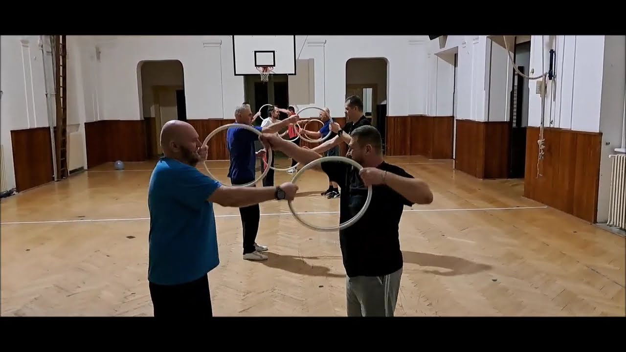 Muži cvičí pro dobrou kondici