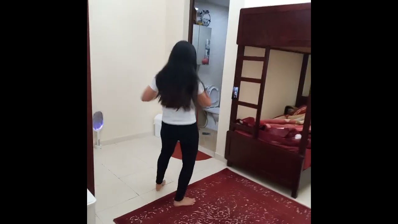 TKW ARAB DUBAI SEBLOM TIDUR RAPIH KERJA GAESS ....