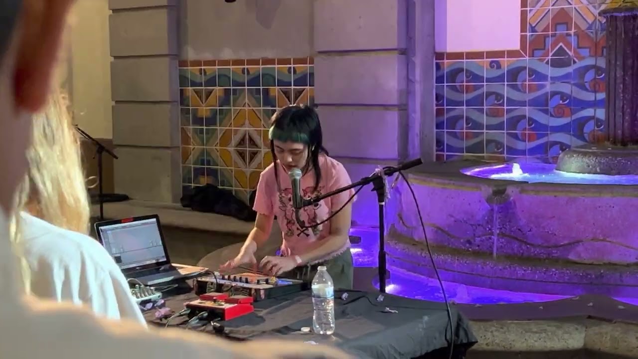 Lealani - Miniscule (Live in Los Angeles)