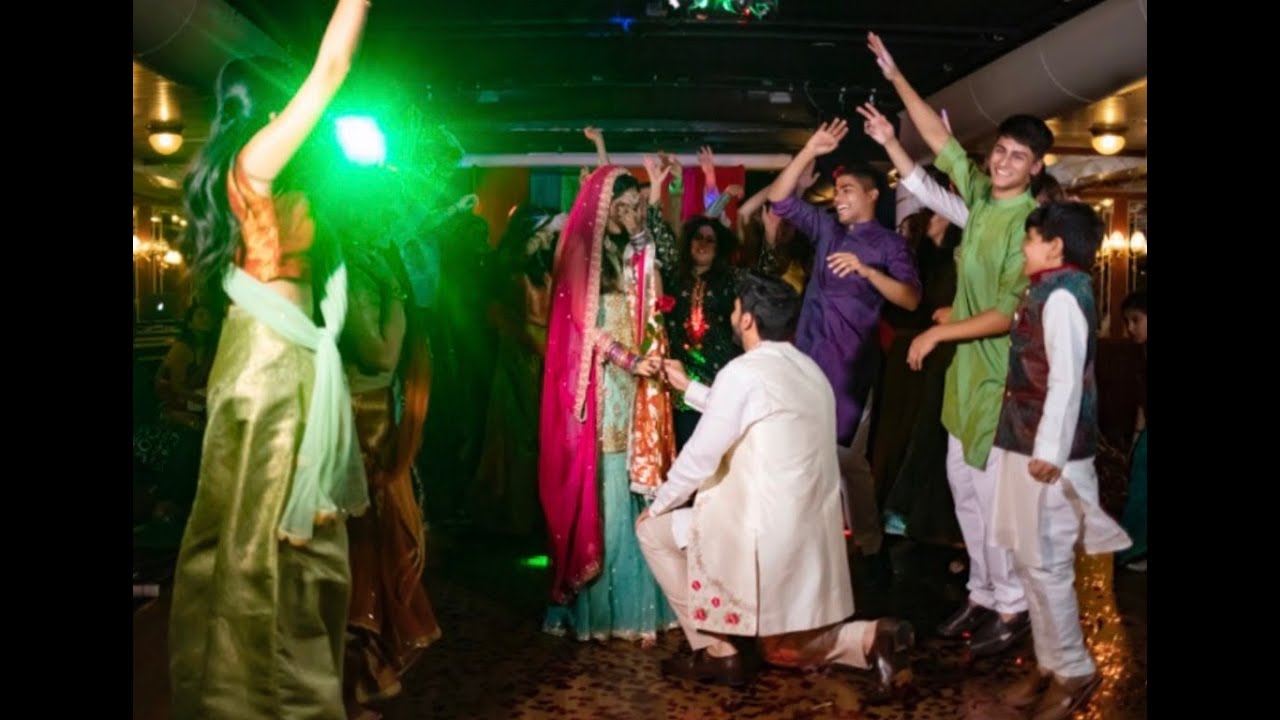 Best Mehndi Dance with Surprise Ending,  London | Akbar + Hiba | Bollywood Medley 1992-2018
