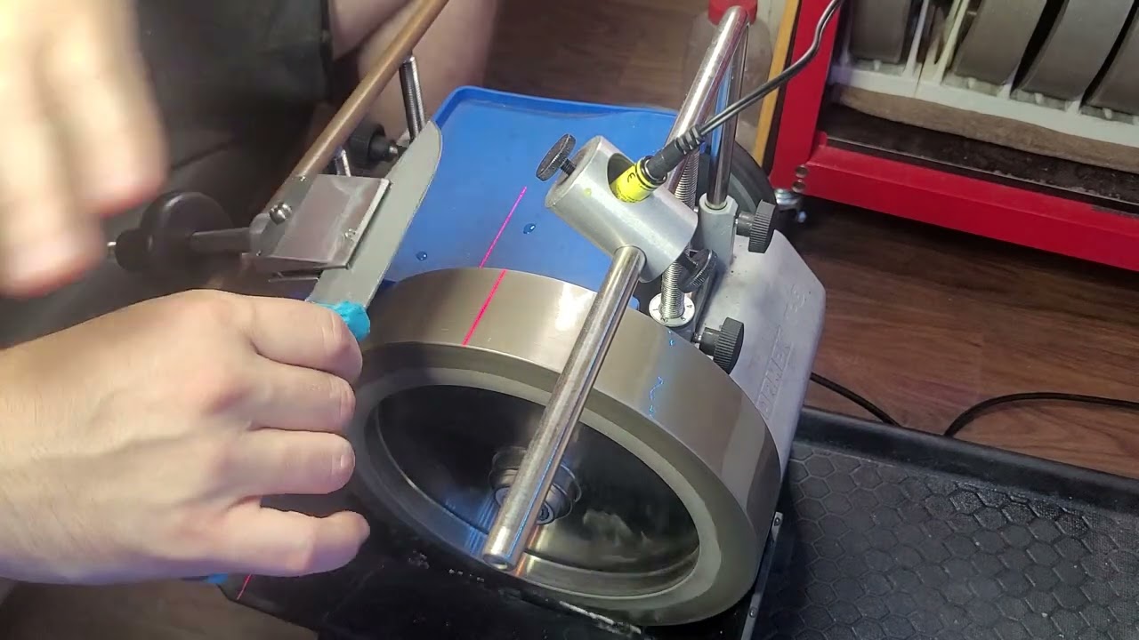 Case Winkler Hambone & Markus Reichert auf der Tormek T8 All-In Echtzeitschliff