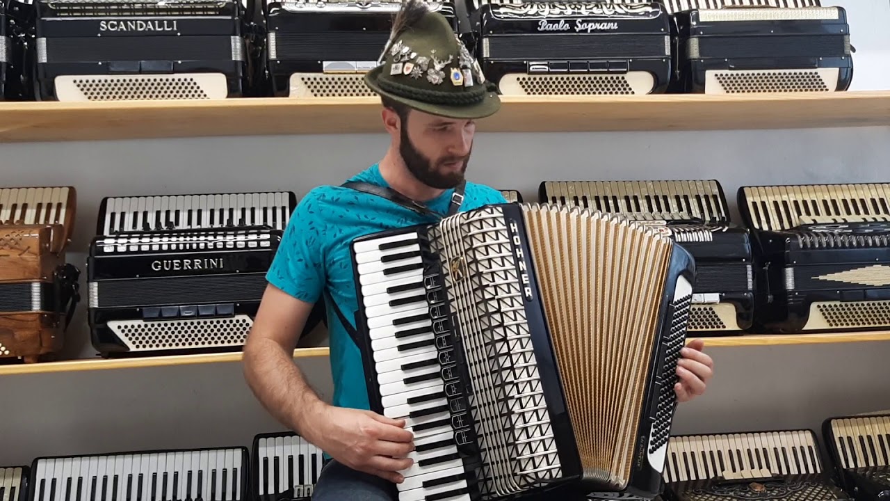 Hohner 4/5 de voz oitavada. Acordeons Natter