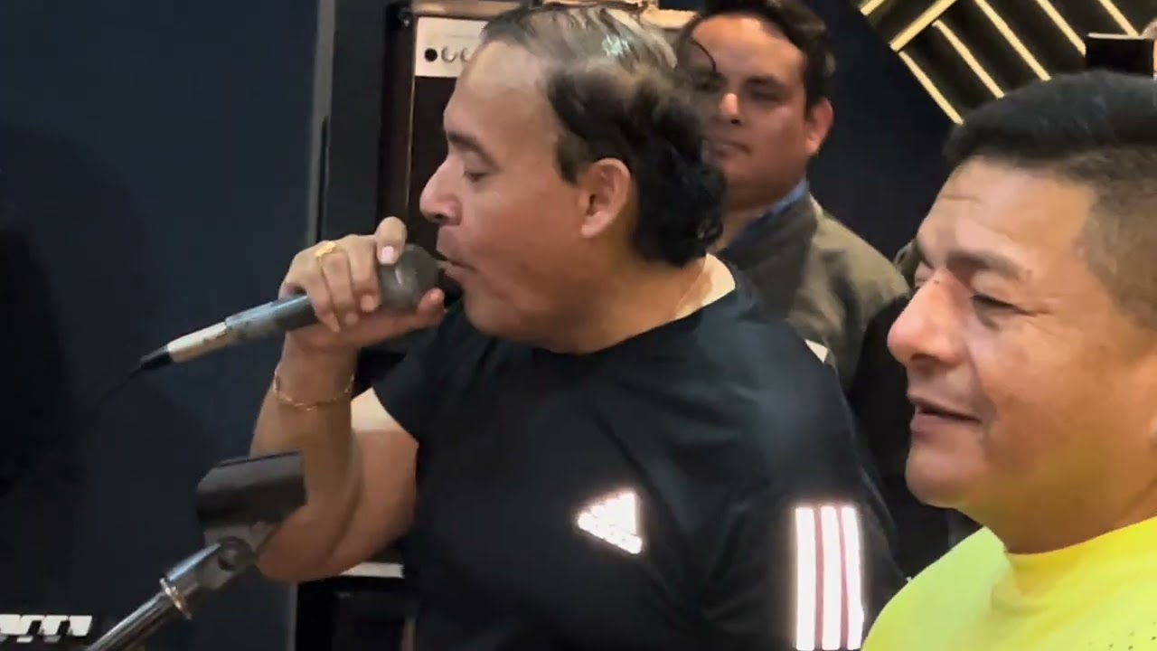 VICTOR ROMERO y KIKE FARRO - COSTEÑITA BONITA  Y EL APAGON (MIX GUINDA)