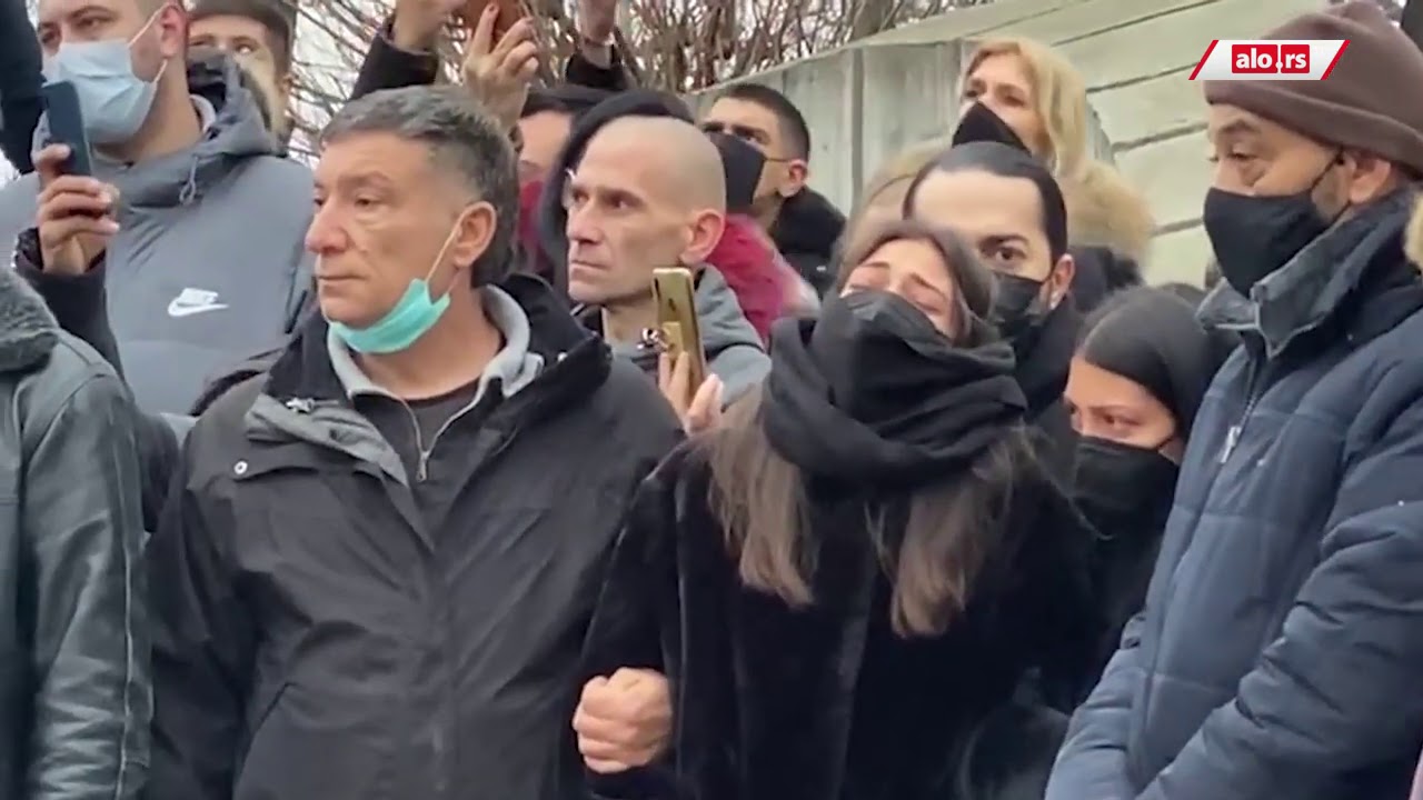 Džejeve ćerke liju gorke suze nad očevim grobom - 50 violina sviralo nedelju, ali nema ko da zapeva