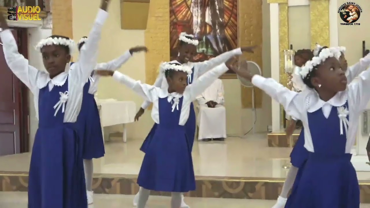 Appreciez cette  mime de Remerciement par les communiantes | 08 mai 2022 | messe Premiere Communion