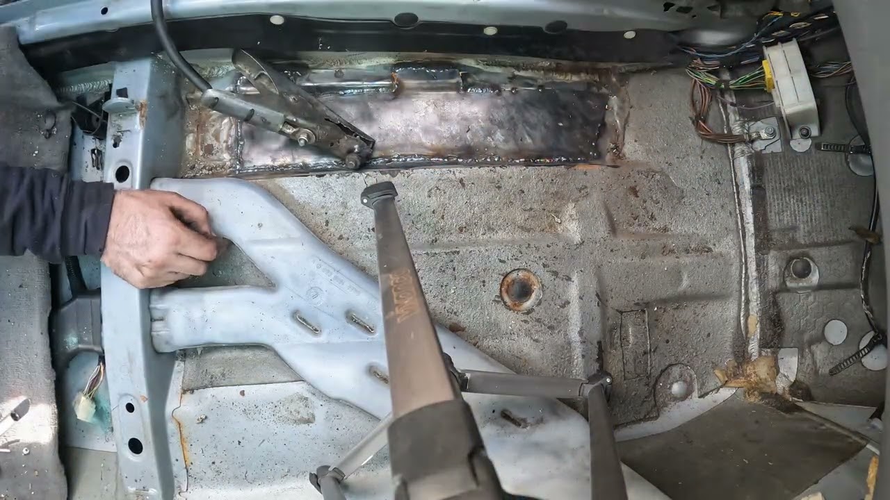 1995 BMW E34 525TD Project Welding Floor Pans