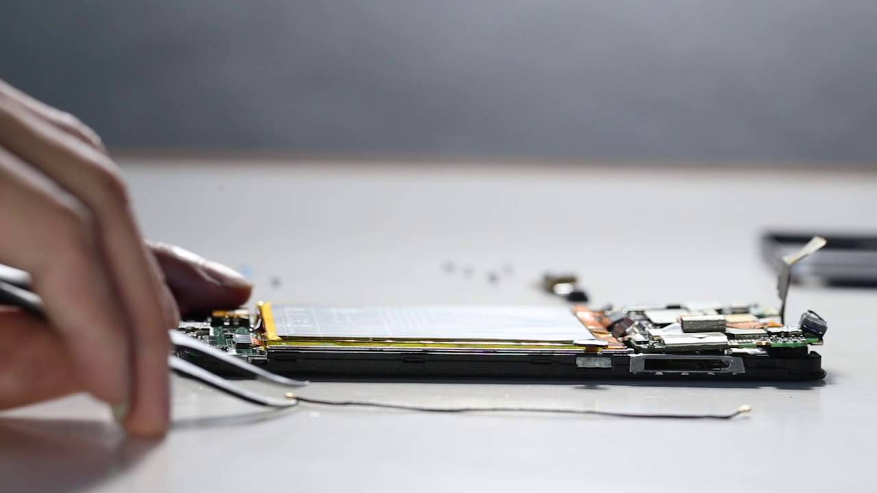 UMi Super teardown video reveals surprisingly repairable design