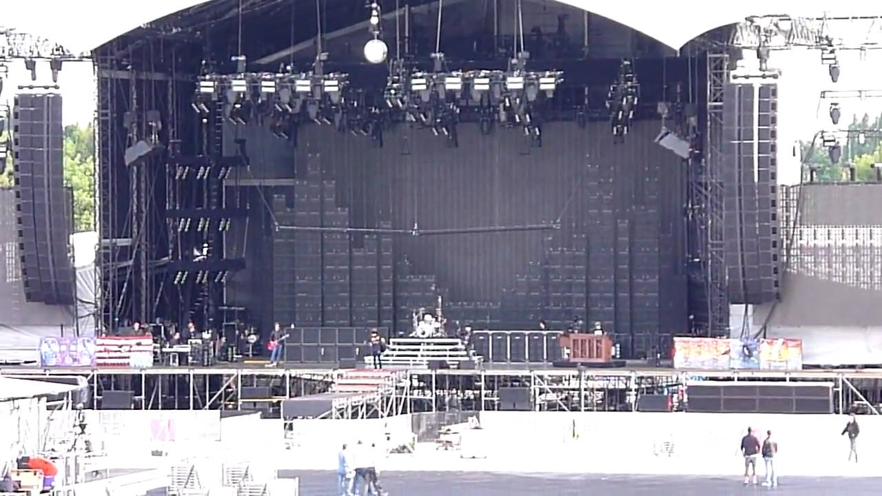 new songs (Oh Girl and Dreamcatcher) - Green Day Manchester soundcheck 15 (16) June 2010 [HD]