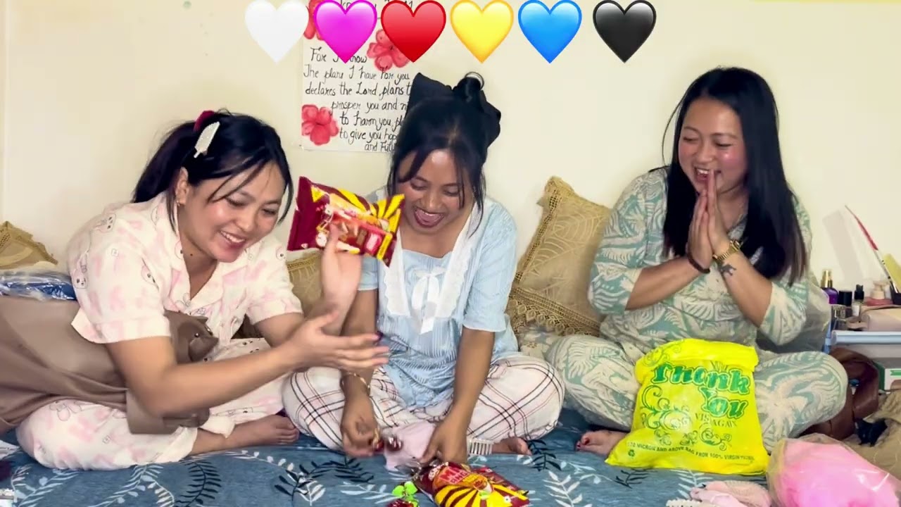 Colour gift exchange challange 😆😆😆.          #youtube #giftexchange #colourgiftchallange 