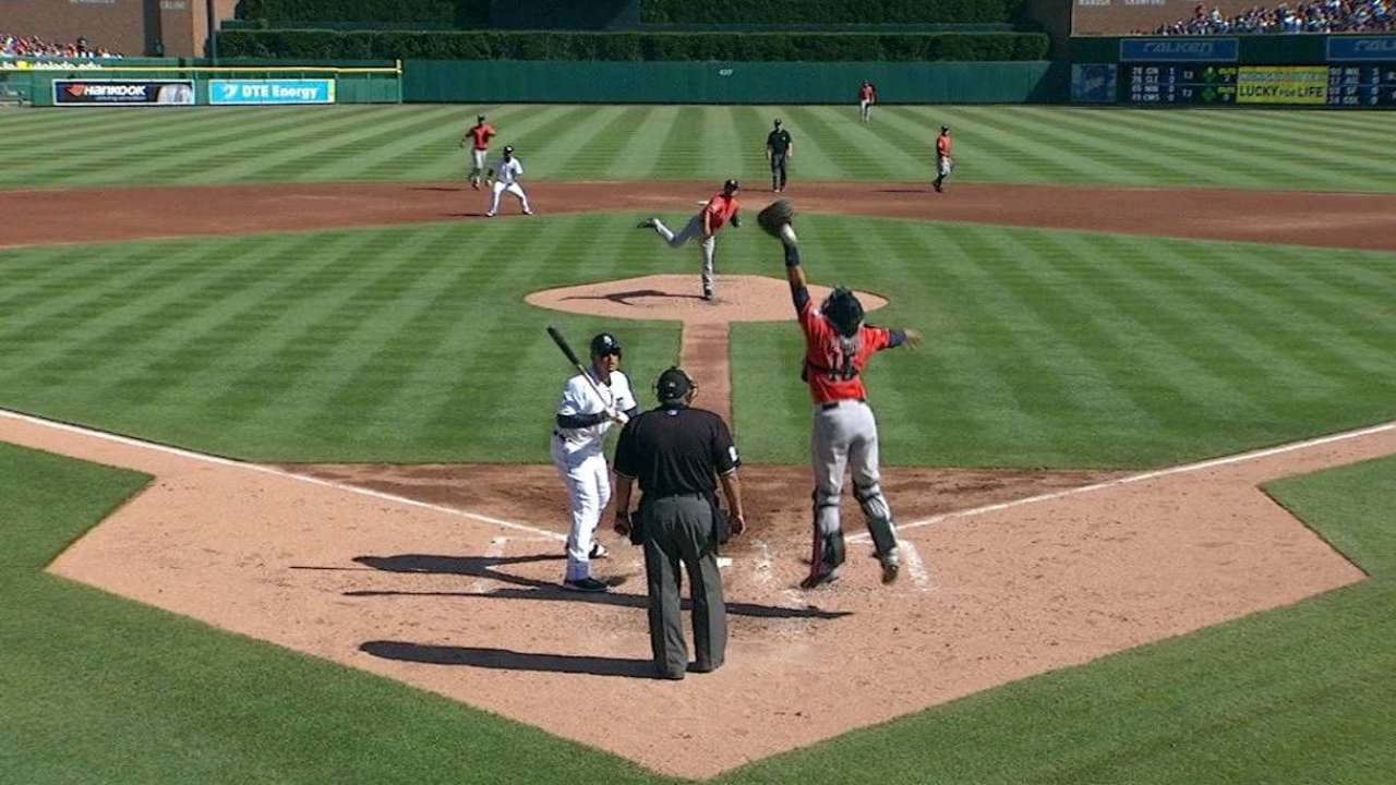 HOU@DET: Wild pitch on intentional walk advances Gose