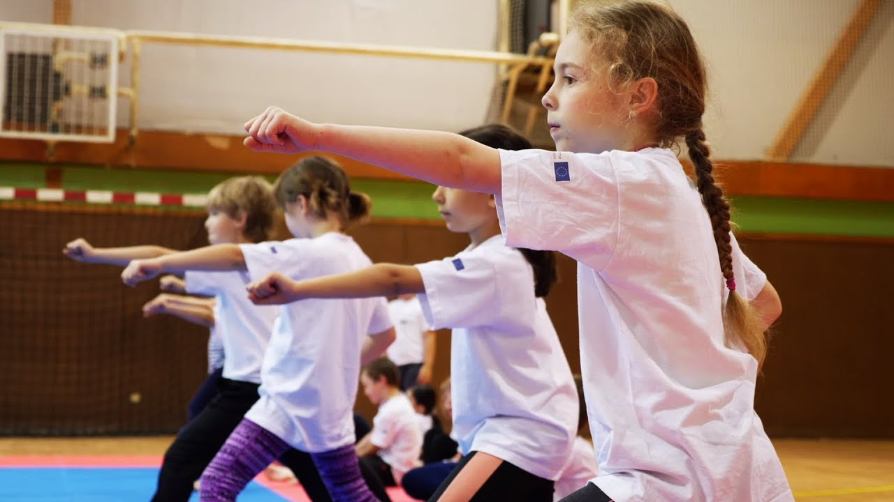[Reportage] Les bienfaits du karaté à l'école