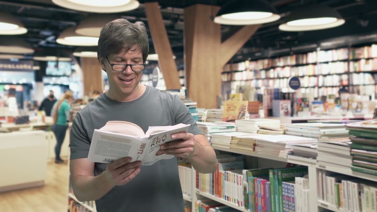 Kniha dňa: Martin Kapr&aacute;lik predstavuje knihu Zl&aacute; krv