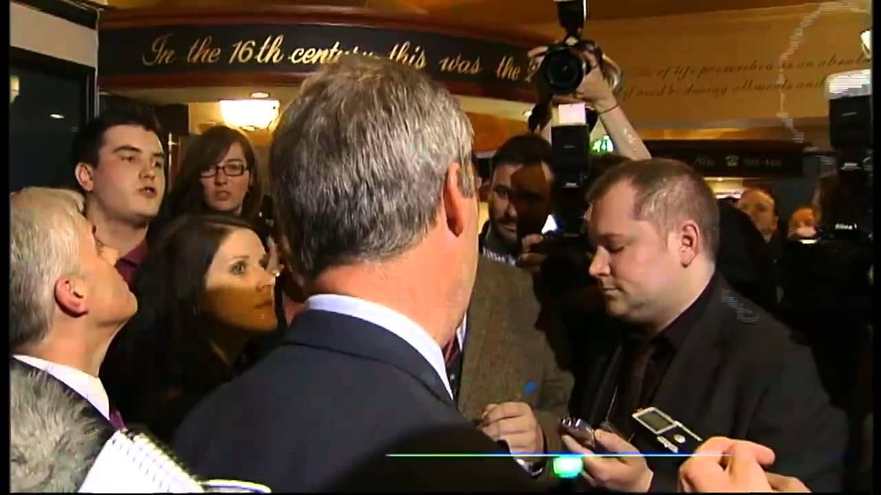 Ukip leader Nigel Farage harangued by protestors in pub