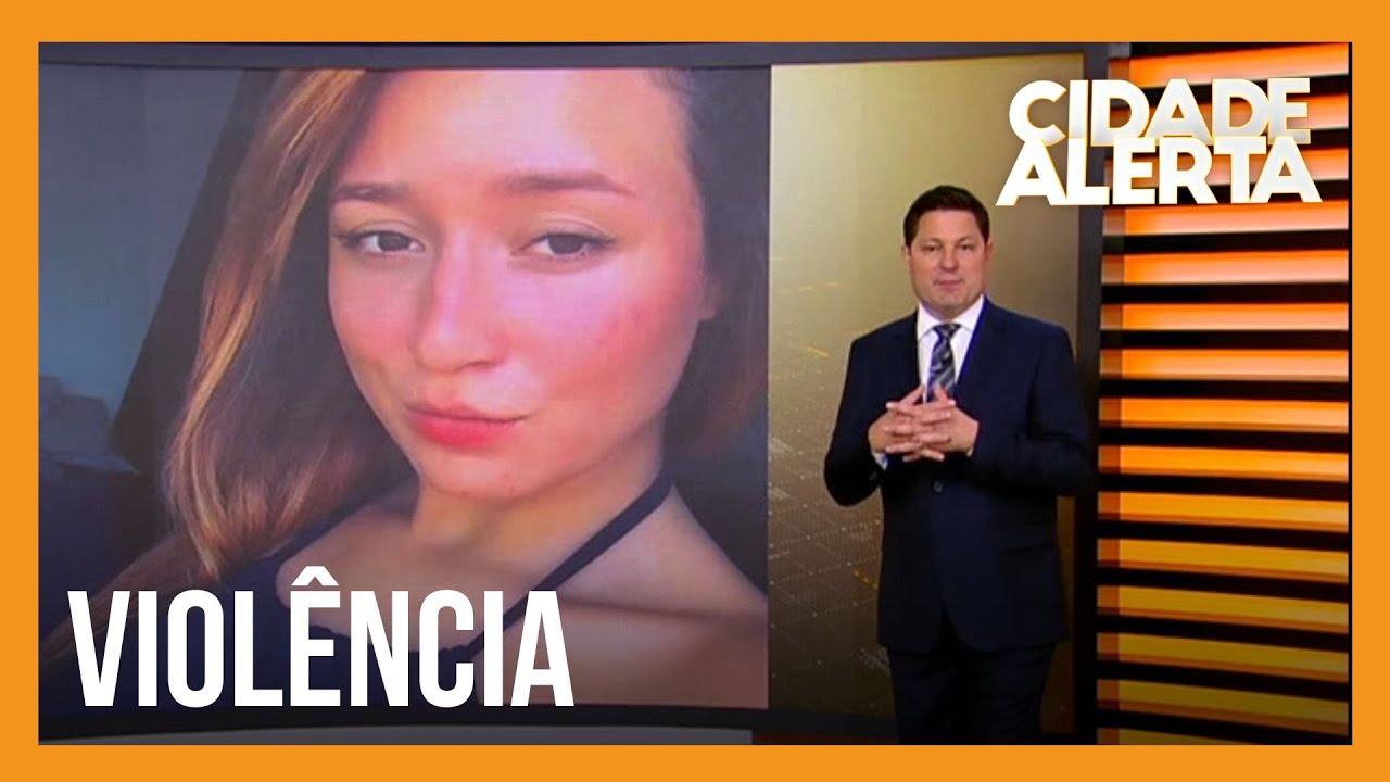 Jovem é internada após ser atacada com 30 golpes de faca; namorado é o principal suspeito