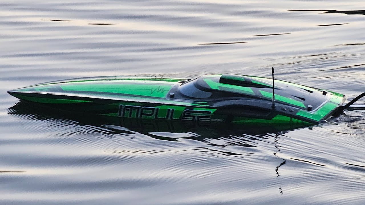 The ProBoat Impulse 32 is a Missle 🚀 on 8s!60Mph is under 200ft, Bashing Session