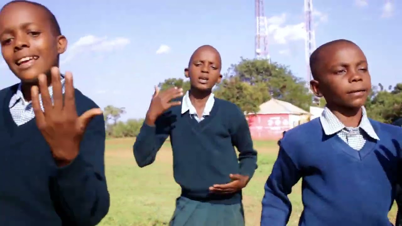 TAZAMA MPAKA MWISHO KWAYA YA WATOTO WALIVYO WABARIKI WATU KWA WIMBO MZURI