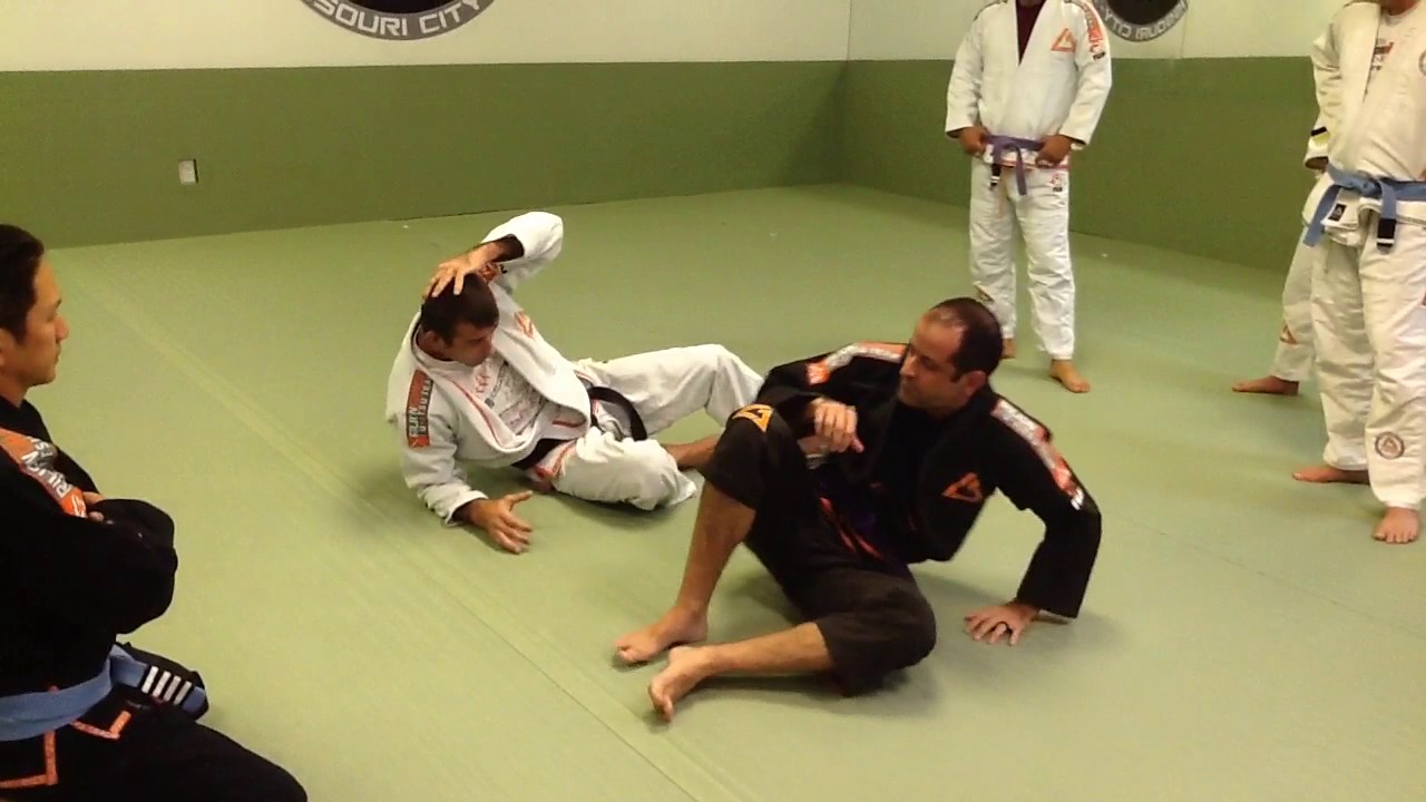 Romulo Reis/ Rilion Gracie Team - Arm bar and Kimura from side control