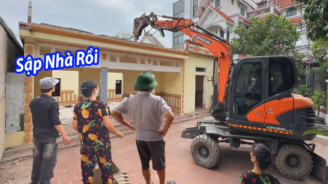 Chủ Nhà Thót Tim Hú Hồn Khi Chứng Kiến Cảnh Máy Xúc Phá Nhà Kiểu Như Thế Này !